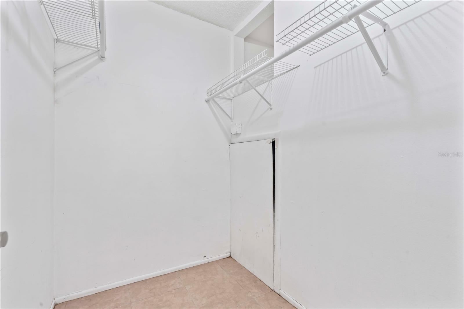 DEERWOOD GARDENS UNIT ONE - Residential Lease