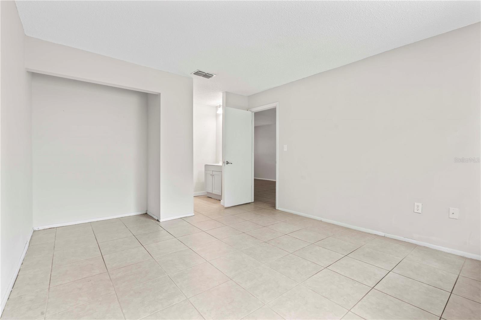 DEERWOOD GARDENS UNIT ONE - Residential Lease