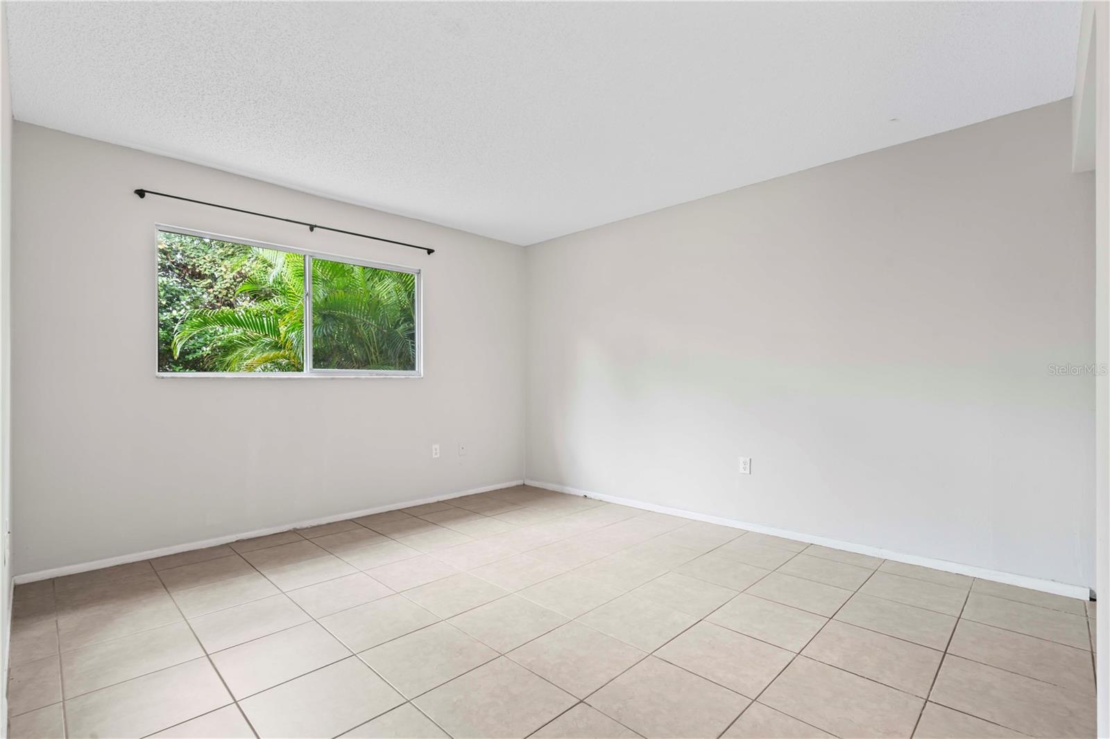 DEERWOOD GARDENS UNIT ONE - Residential Lease