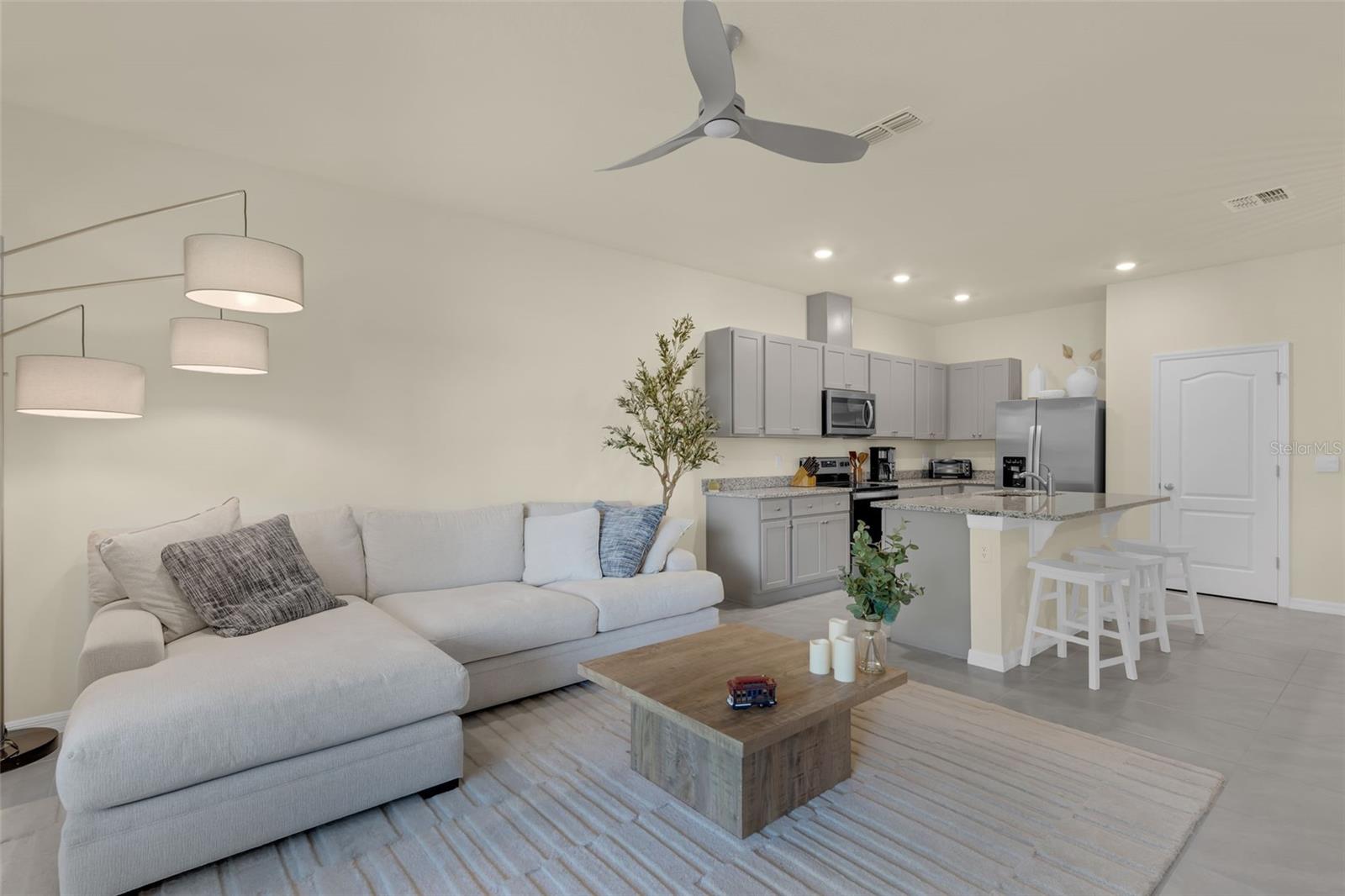 VENEZIA TWNHS - Residential