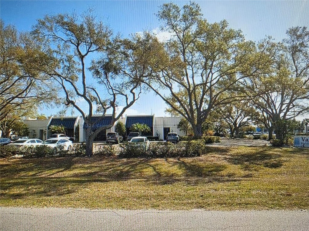 Photo of 4695 18th Street E, Bradenton, FL 34203 (MLS # A4708121)