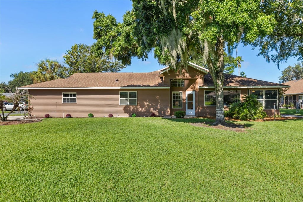 Photo of 5536 Rosewall Circle, Leesburg, FL 34748 (MLS # G5116626)
