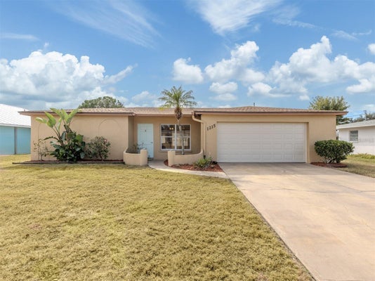 1215 MANGO AVE, VENICE, FL 34285 - Image 0bce2937efa34fd648e9d209fdf85be2/65261588
