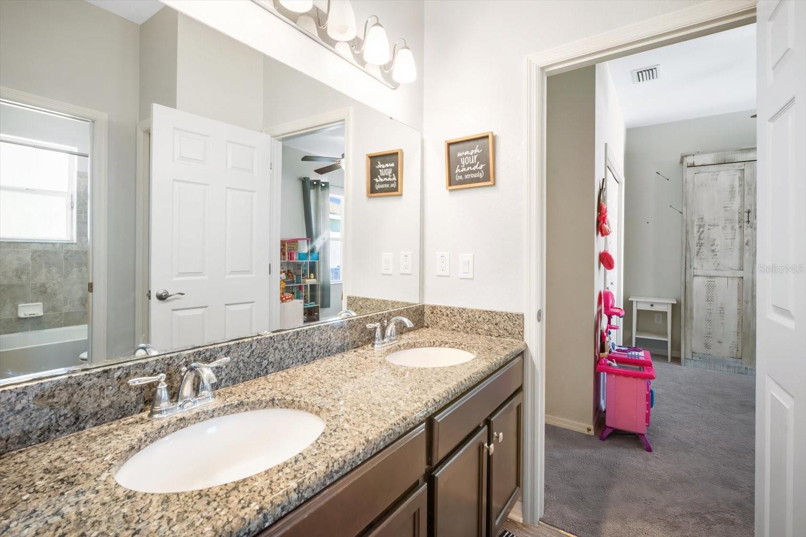 DONOVAN TRACE - Residential
