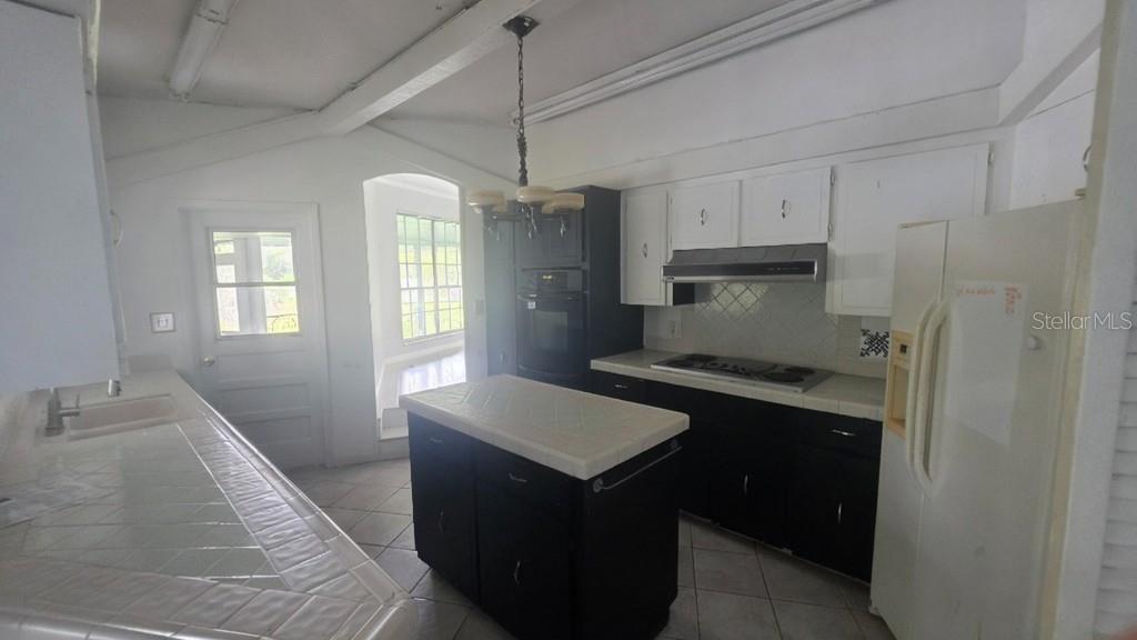 920 LAKE COVE TRL