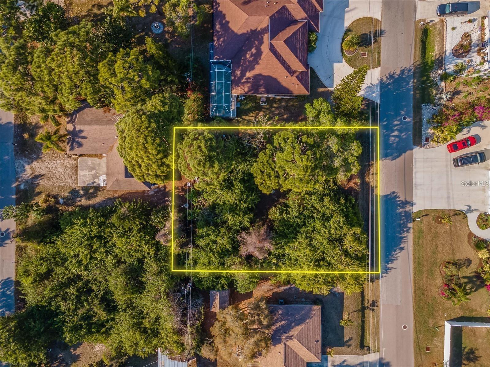 PUBLIC WATER AND SEWER!!!!!! Build your dream home!!! An ultra RARE 8,000 sq ft buildable lot in lovely South Venice with connection to public water and sewer available. Close to everything yet tucked away in a quiet area of town. Minutes to beaches, shopping, dining, entertainment, and all the nature trails that South West Florida has to offer.