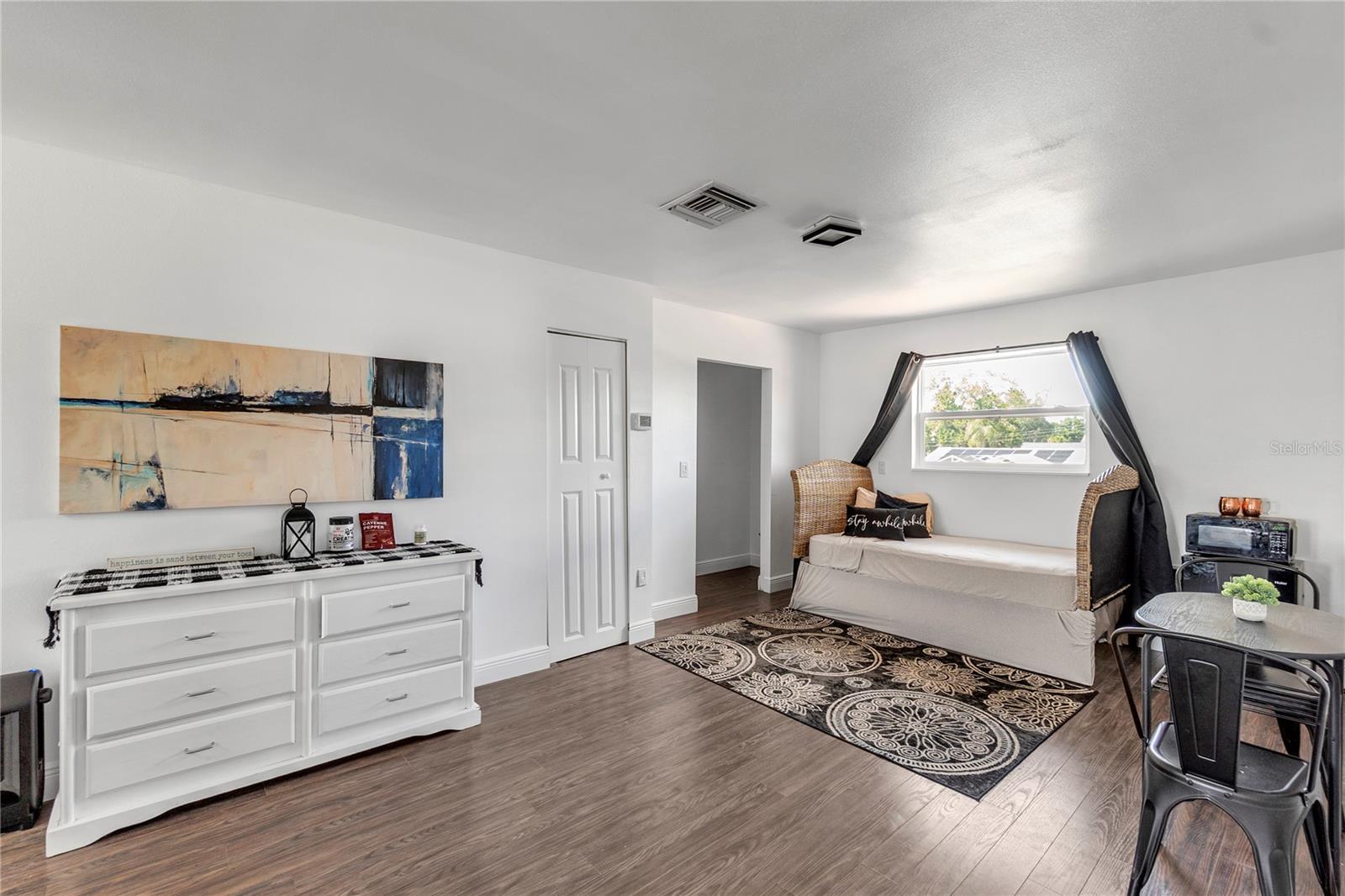 MANALEE - Residential