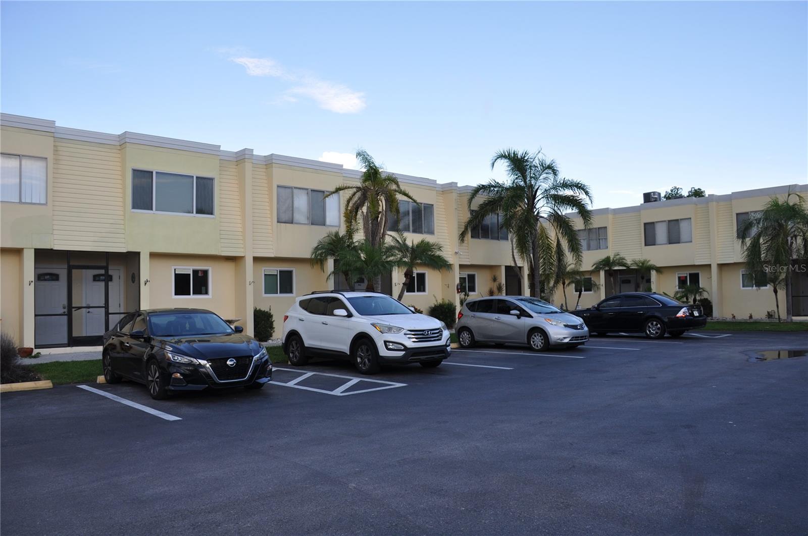 CHARLOTTE BAY VILLAS BLDG 02 - Residential