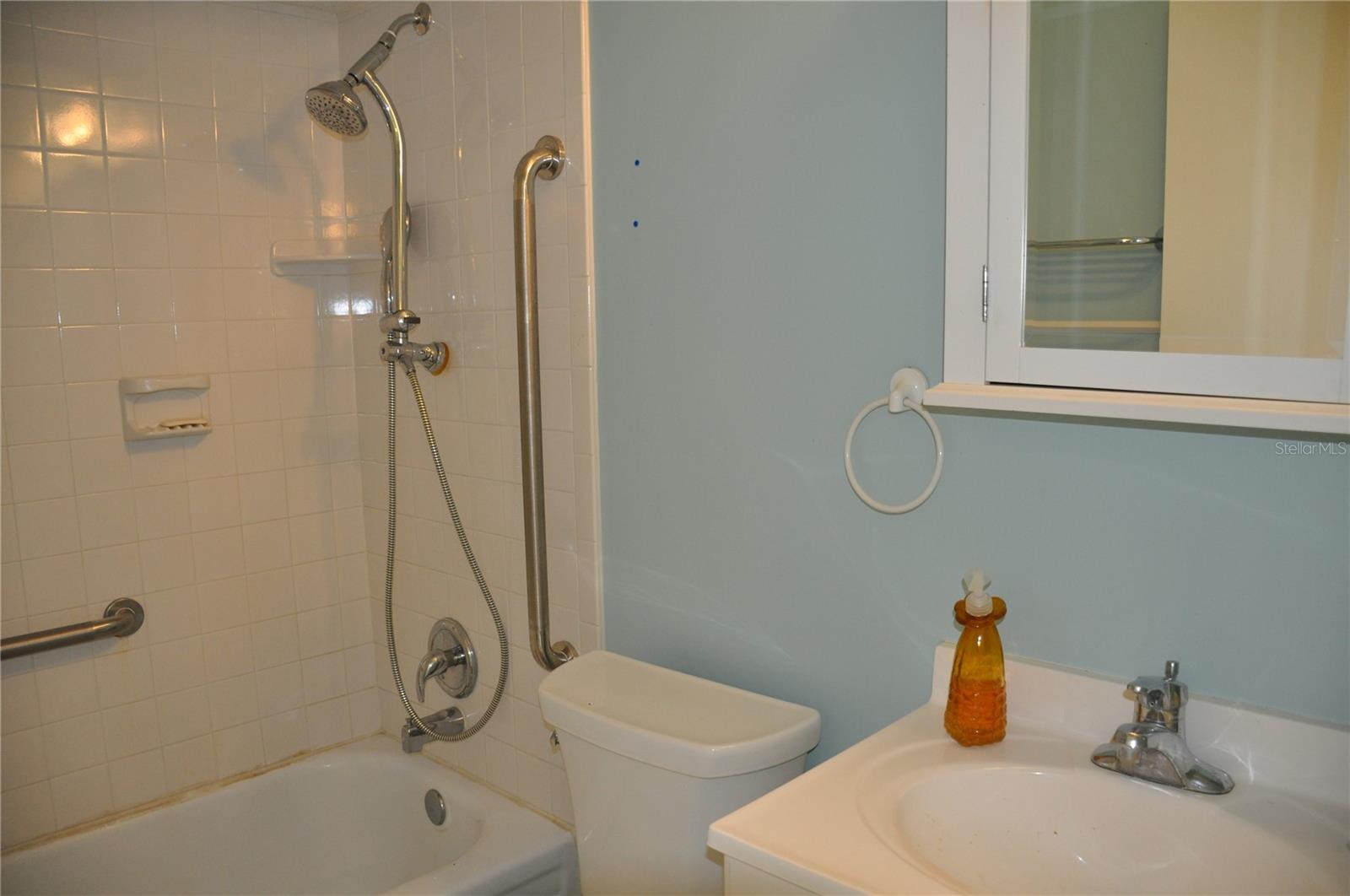 CHARLOTTE BAY VILLAS BLDG 02 - Residential