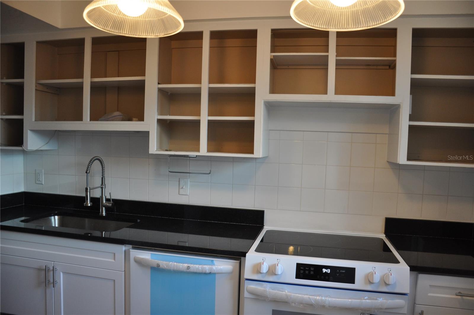 CHARLOTTE BAY VILLAS BLDG 02 - Residential