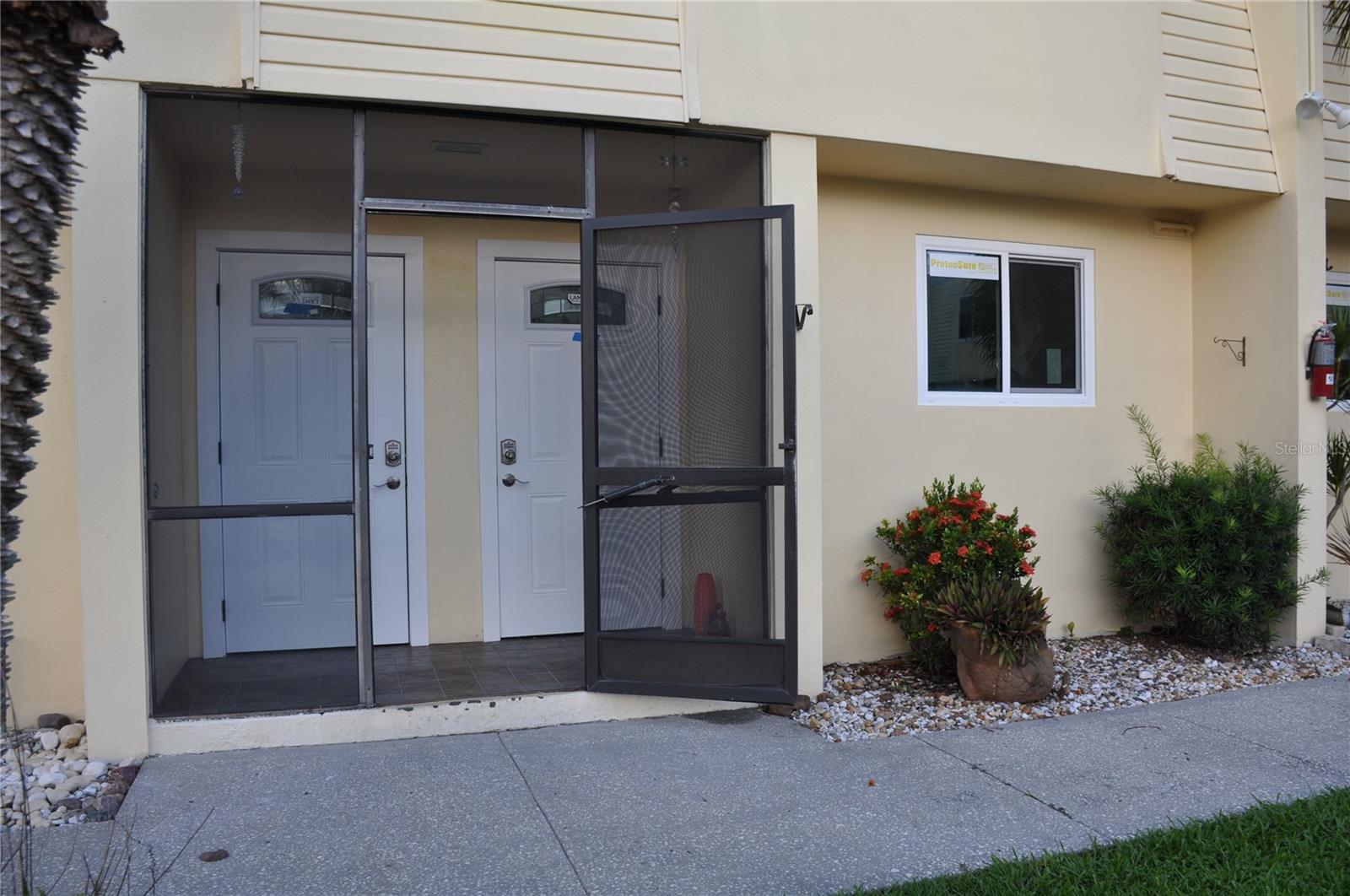CHARLOTTE BAY VILLAS BLDG 02 - Residential