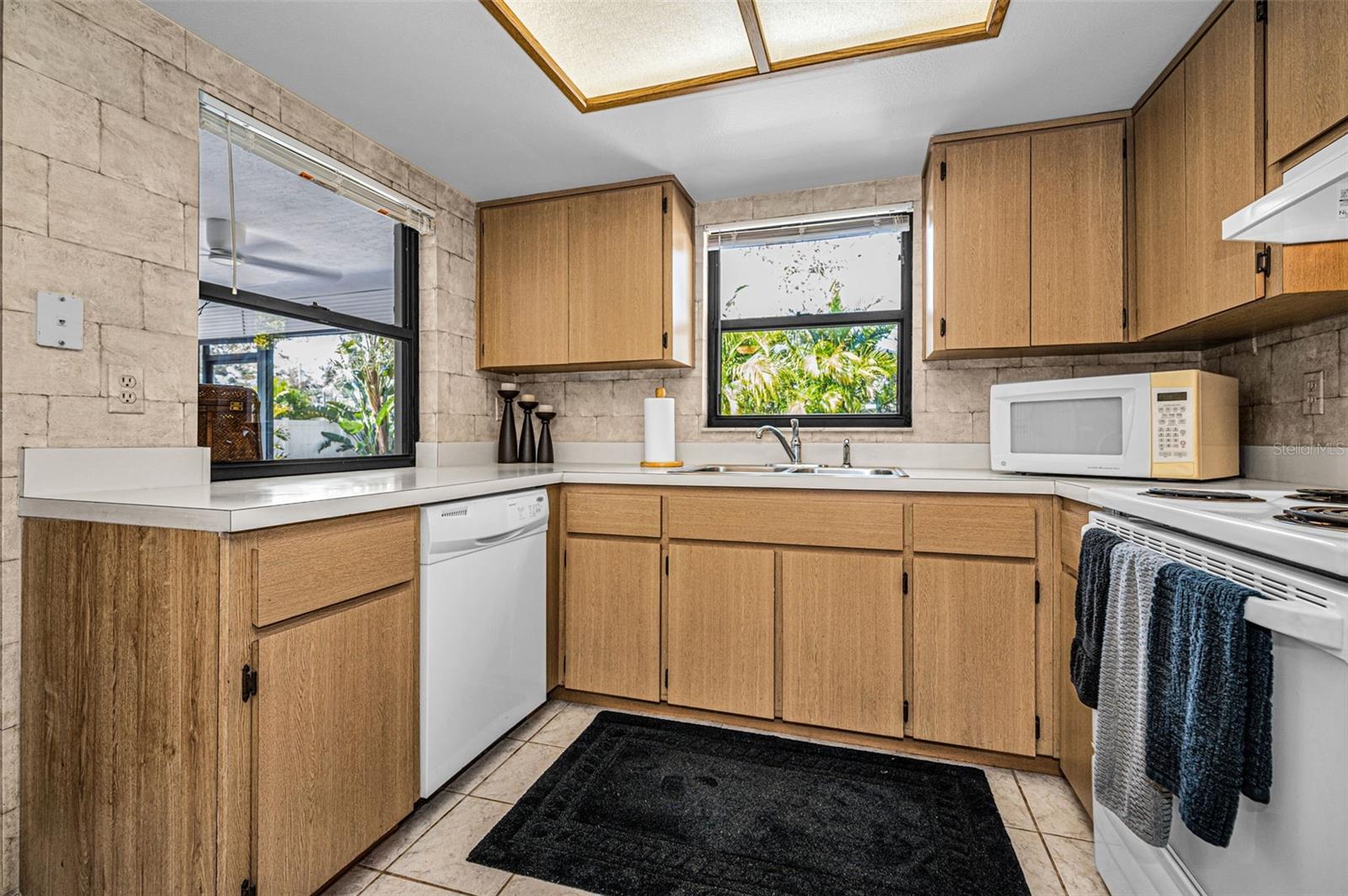 HAMMOCKS THE - Residential