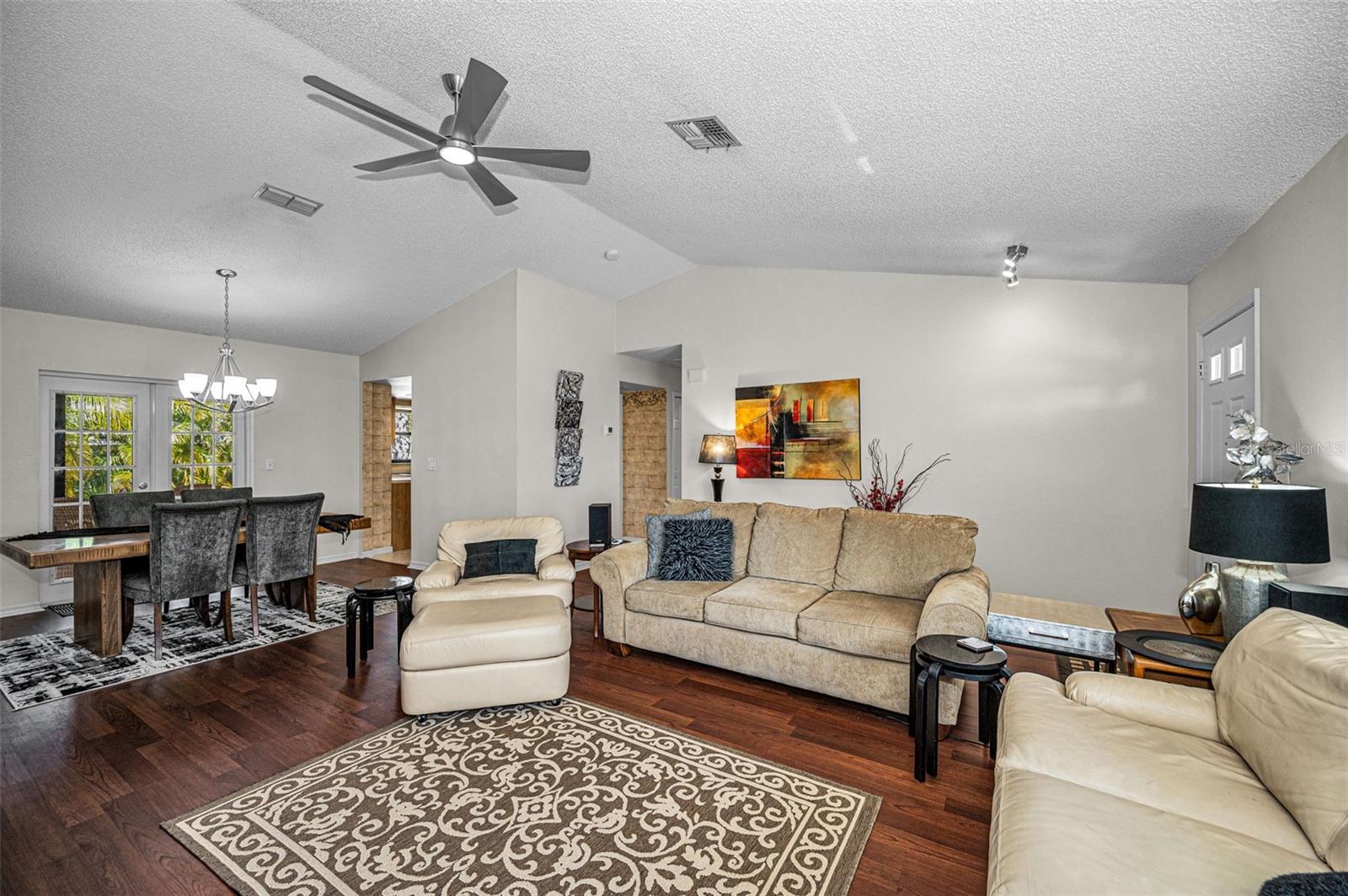 HAMMOCKS THE - Residential