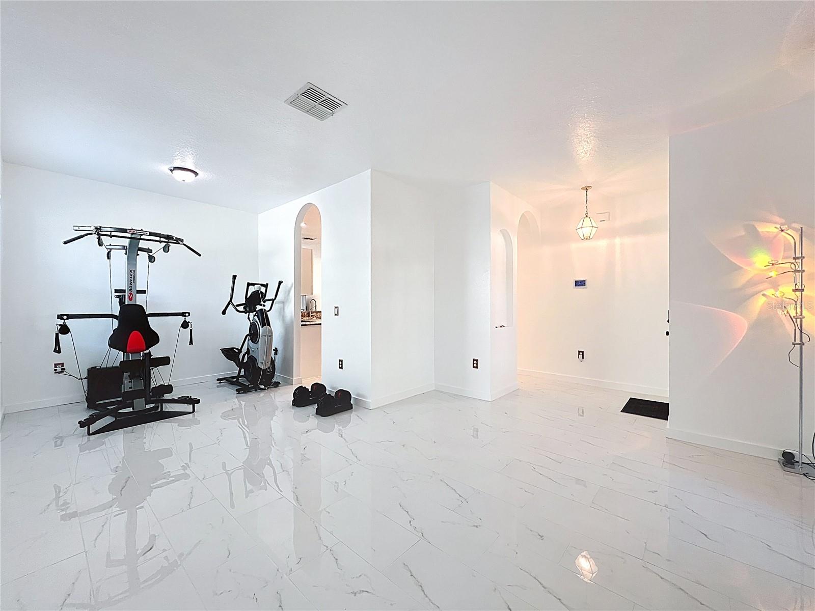 ANDOVER CAY PH 01 44/98 - Residential