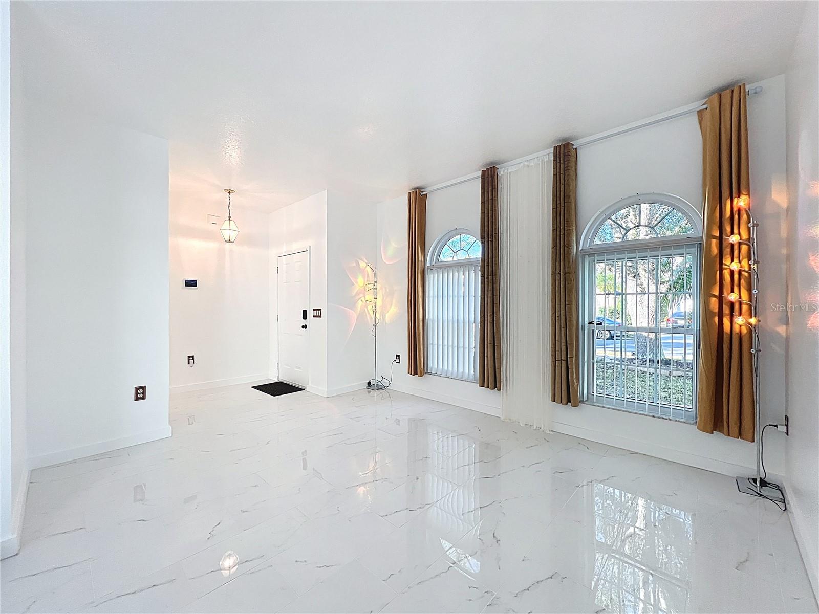 ANDOVER CAY PH 01 44/98 - Residential