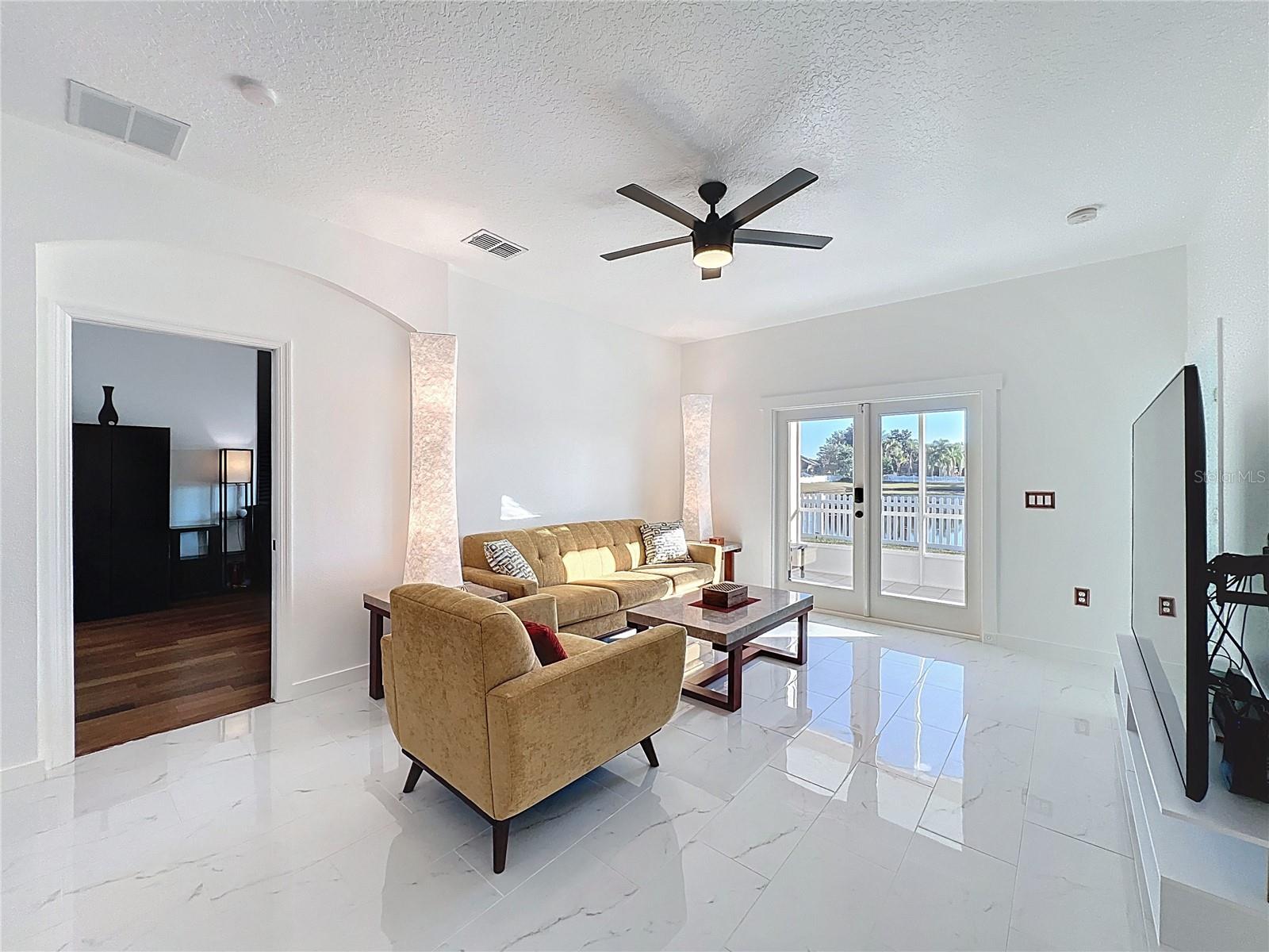 ANDOVER CAY PH 01 44/98 - Residential