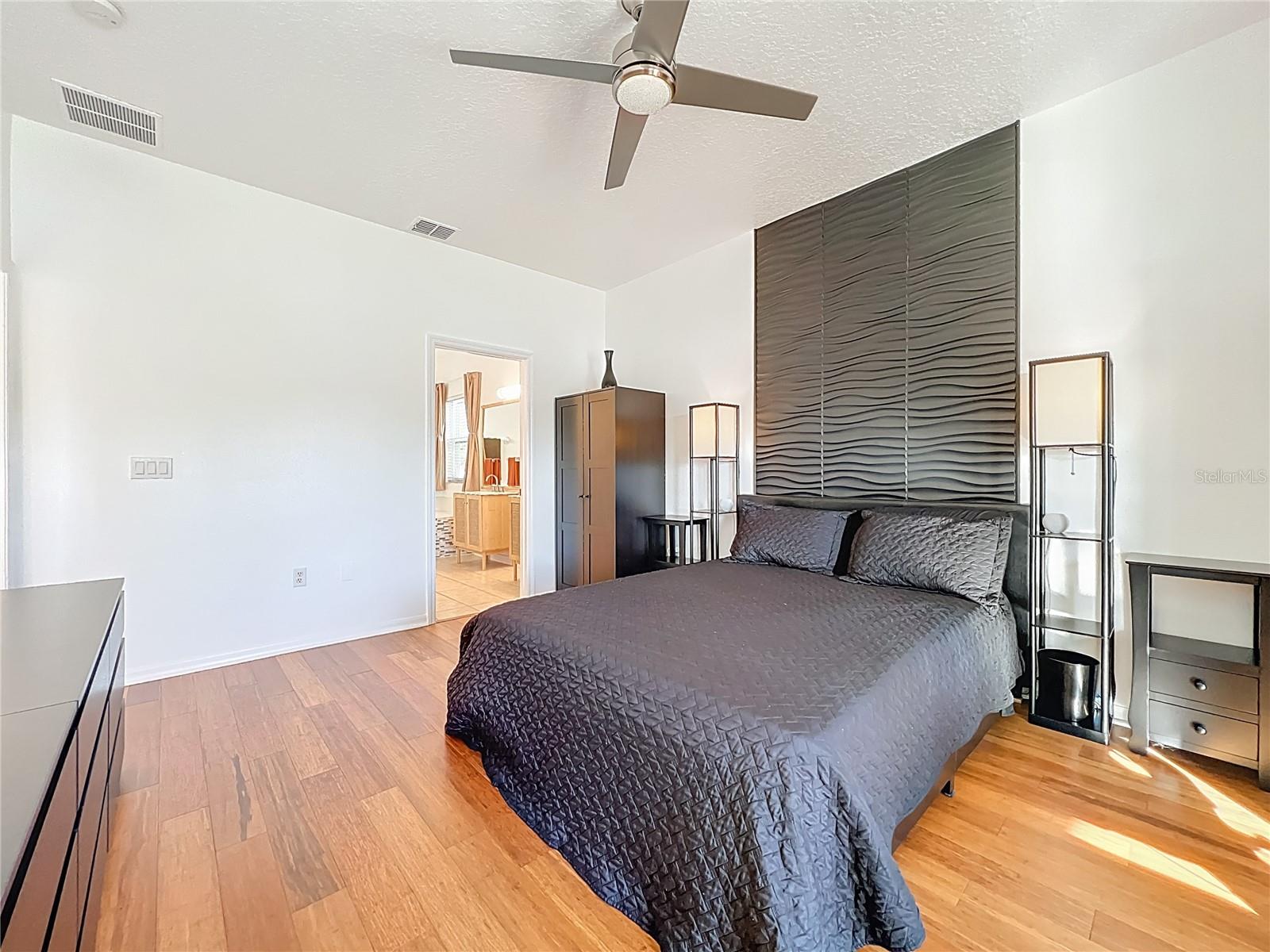 ANDOVER CAY PH 01 44/98 - Residential