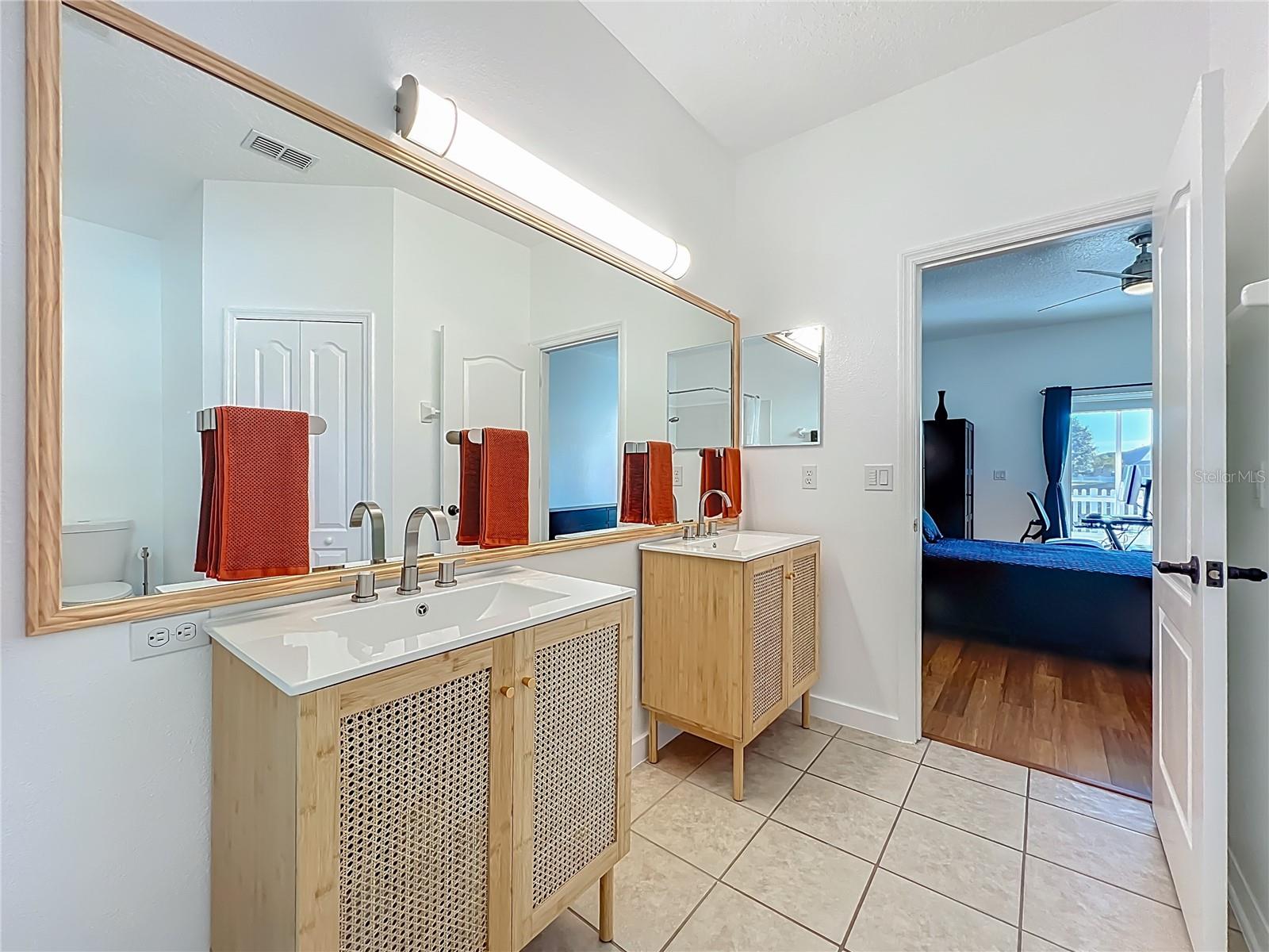 ANDOVER CAY PH 01 44/98 - Residential