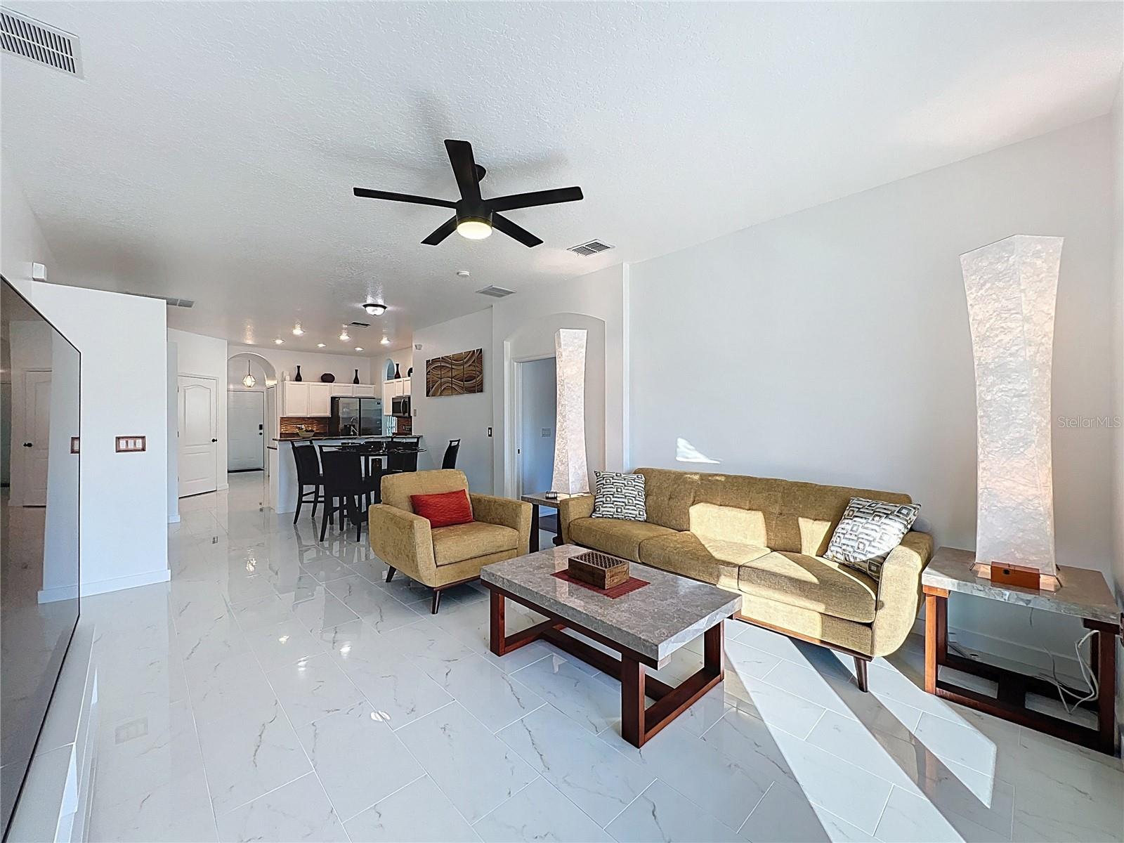 ANDOVER CAY PH 01 44/98 - Residential