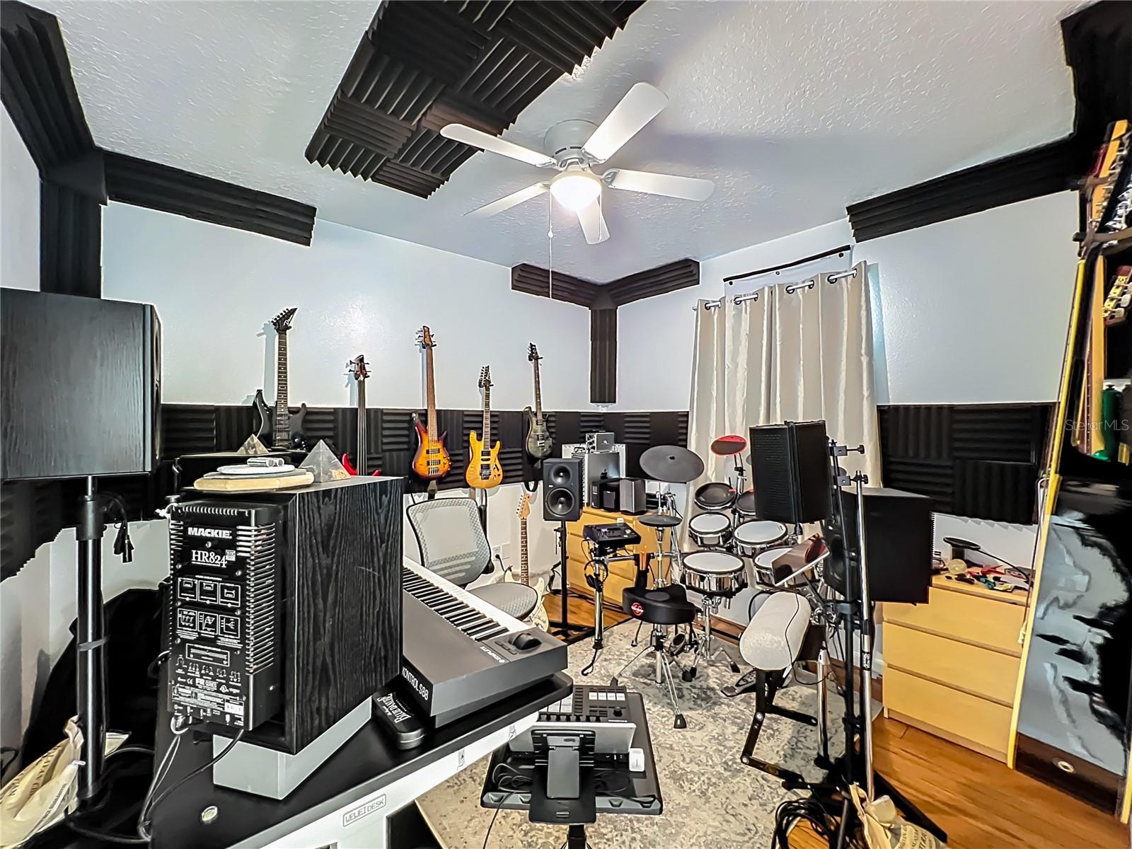 ANDOVER CAY PH 01 44/98 - Residential