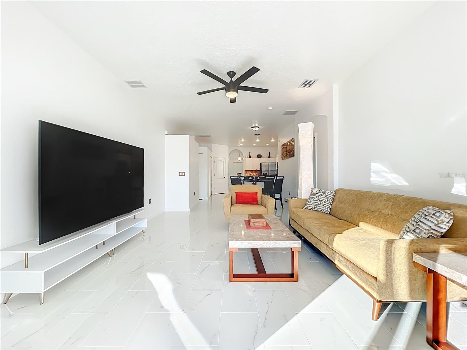 ANDOVER CAY PH 01 44/98 - Residential