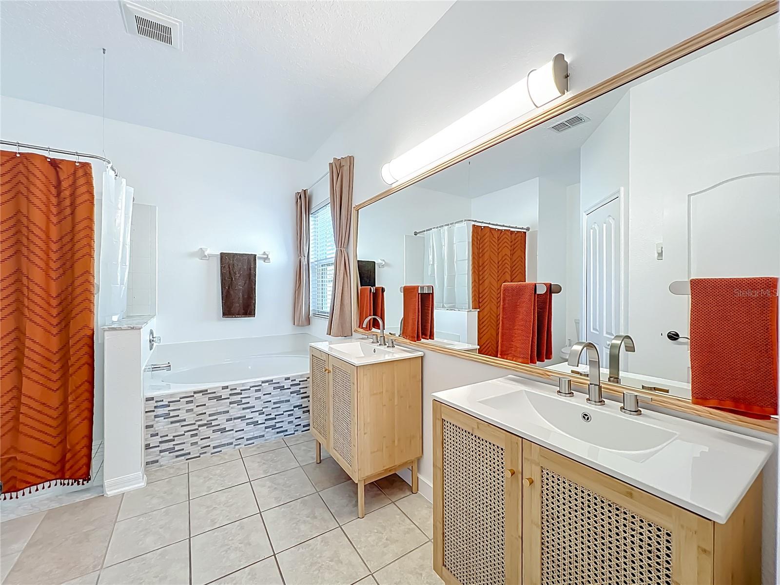 ANDOVER CAY PH 01 44/98 - Residential