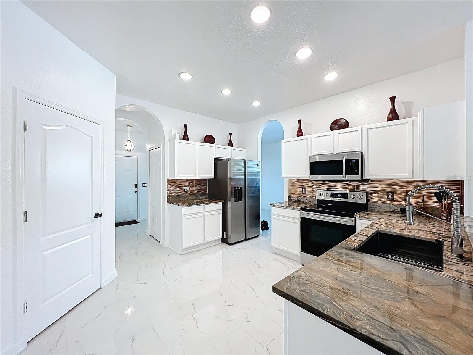 ANDOVER CAY PH 01 44/98 - Residential