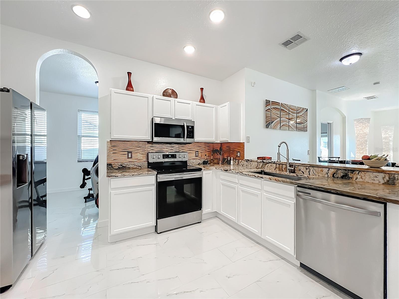 ANDOVER CAY PH 01 44/98 - Residential