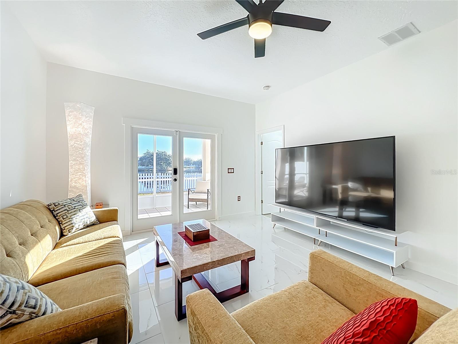 ANDOVER CAY PH 01 44/98 - Residential