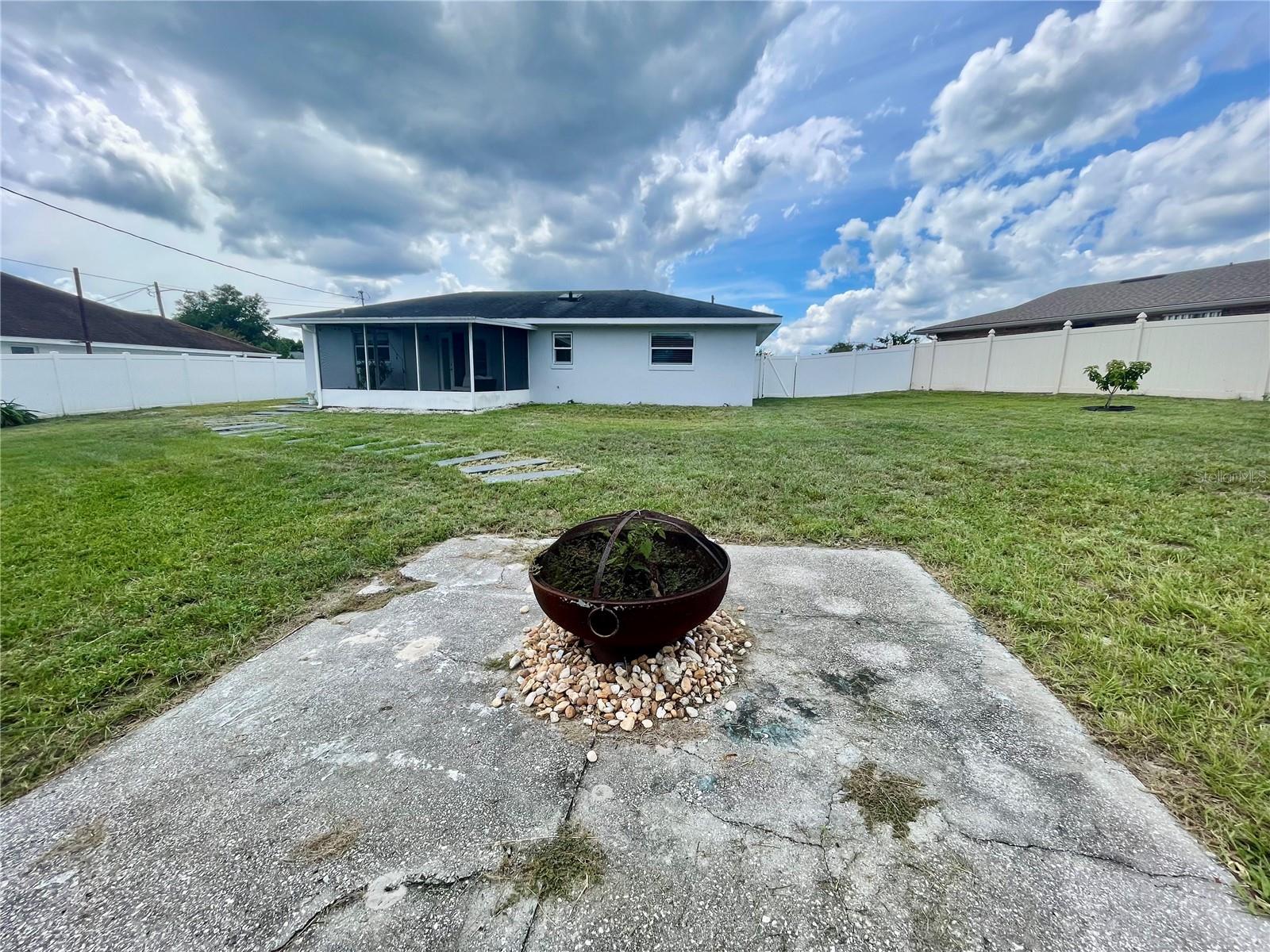 DELTONA LAKES UNIT 69 - Residential Lease