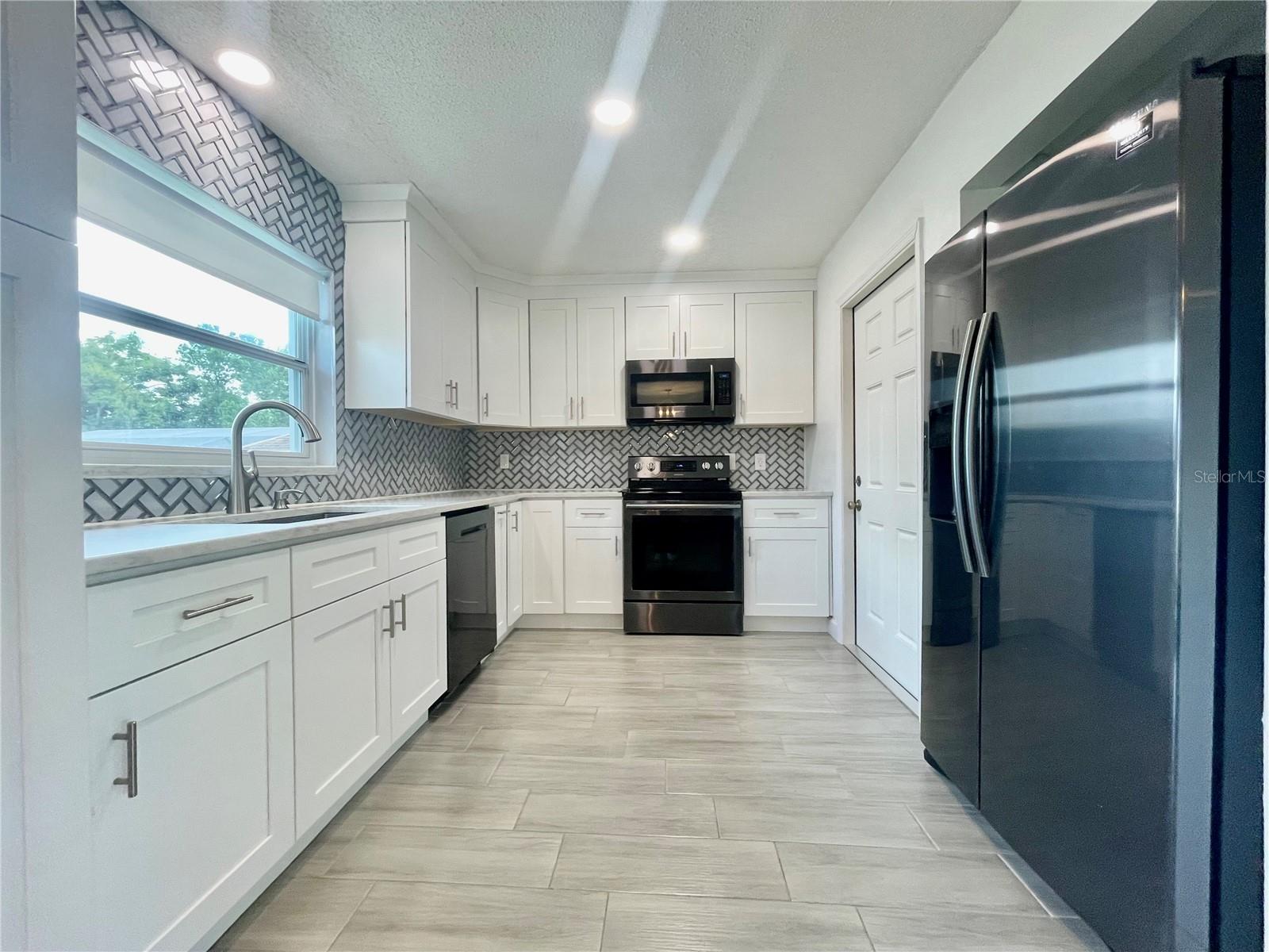 DELTONA LAKES UNIT 69 - Residential Lease