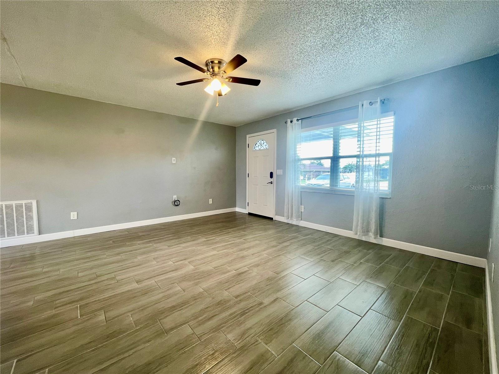DELTONA LAKES UNIT 69 - Residential Lease