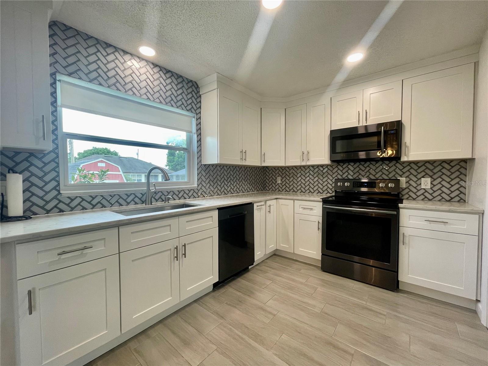DELTONA LAKES UNIT 69 - Residential Lease