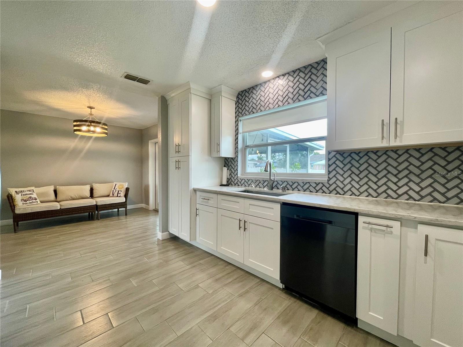 DELTONA LAKES UNIT 69 - Residential Lease