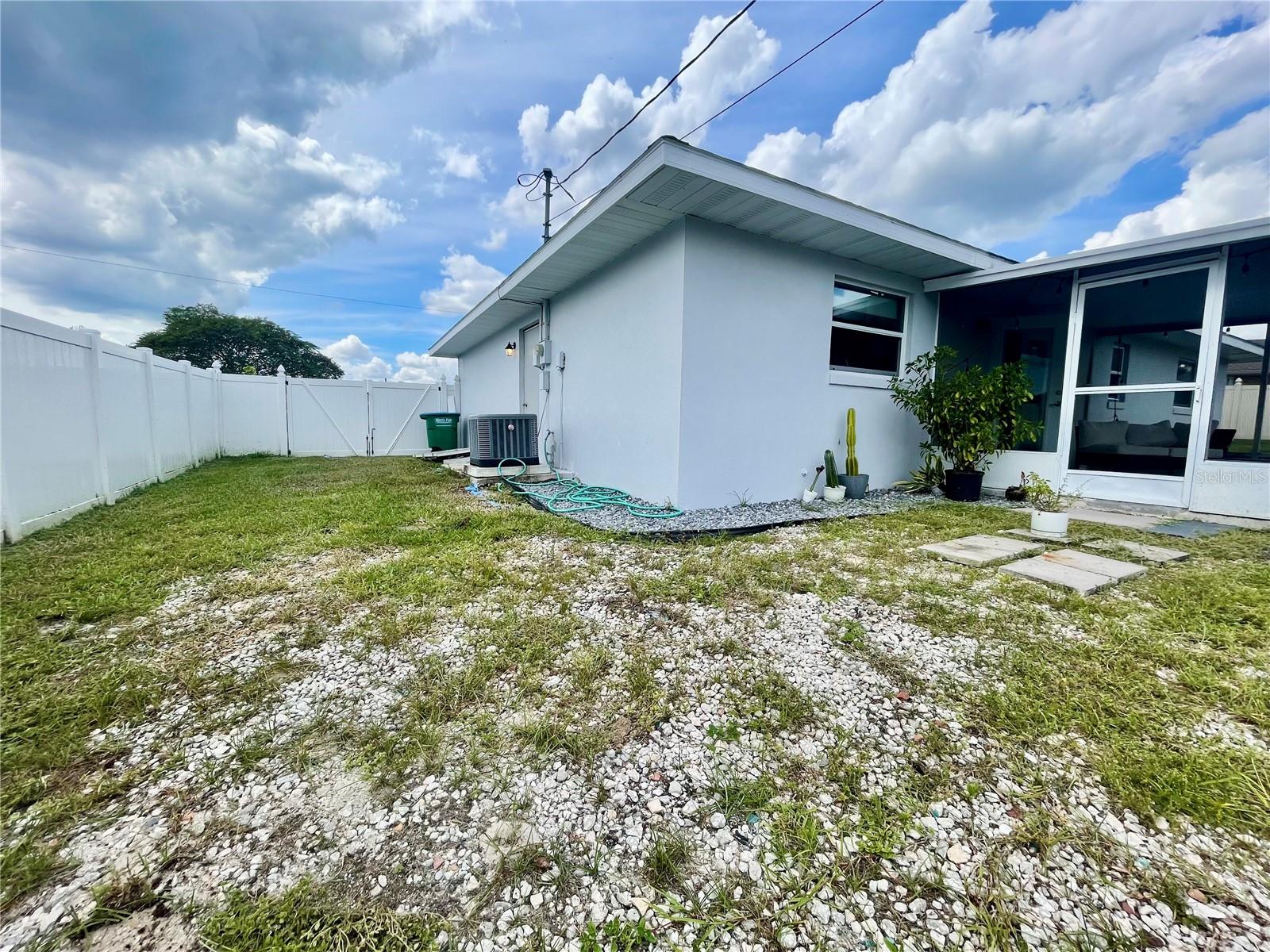 DELTONA LAKES UNIT 69 - Residential Lease