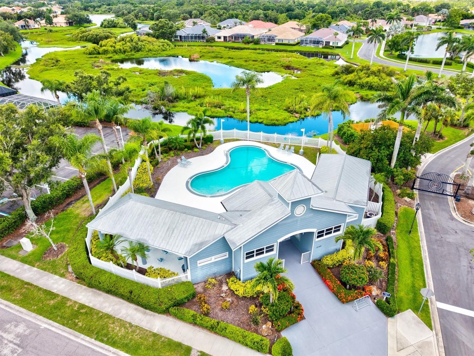 THE HAMPTONS - Residential