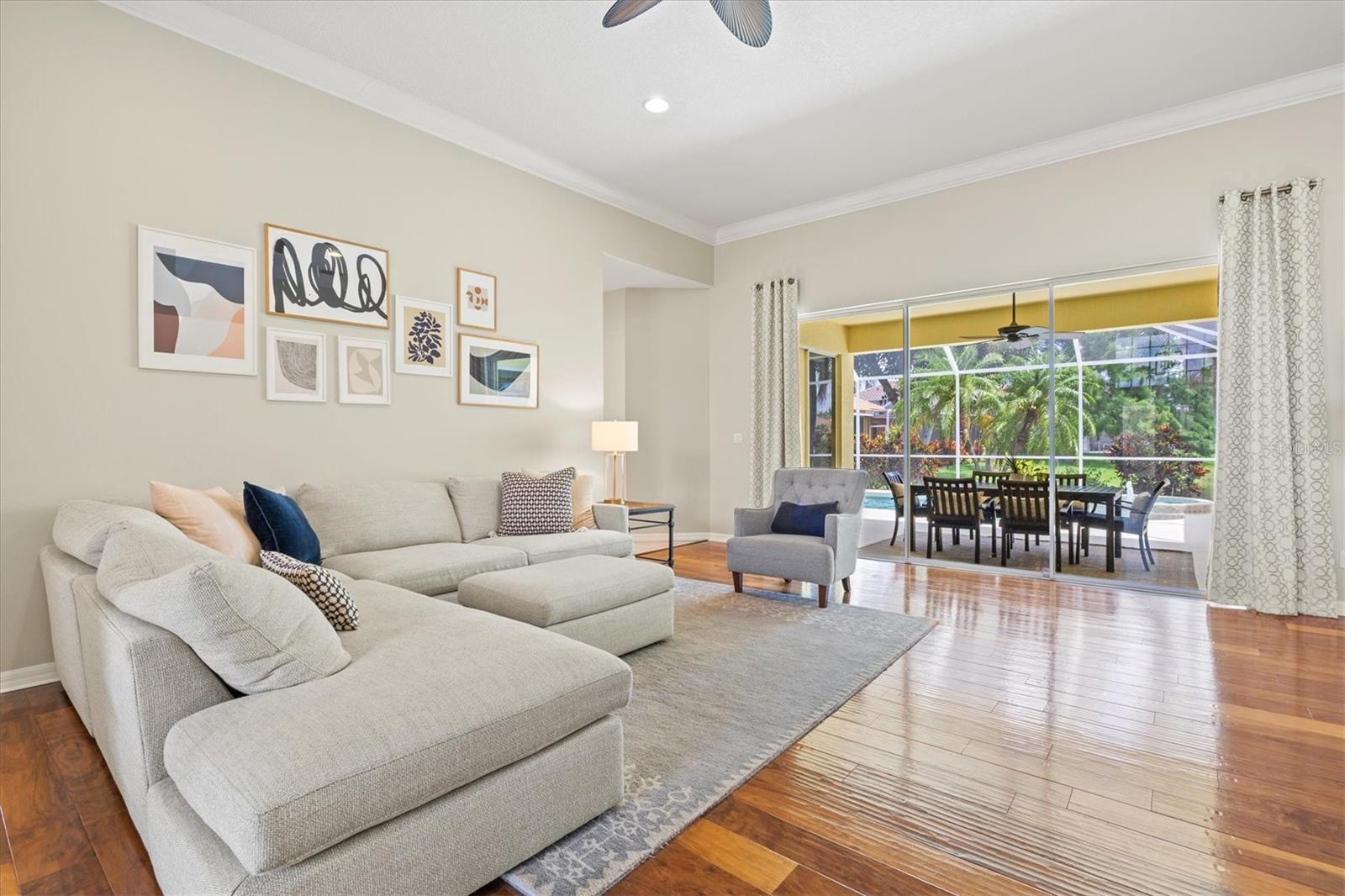 THE HAMPTONS - Residential