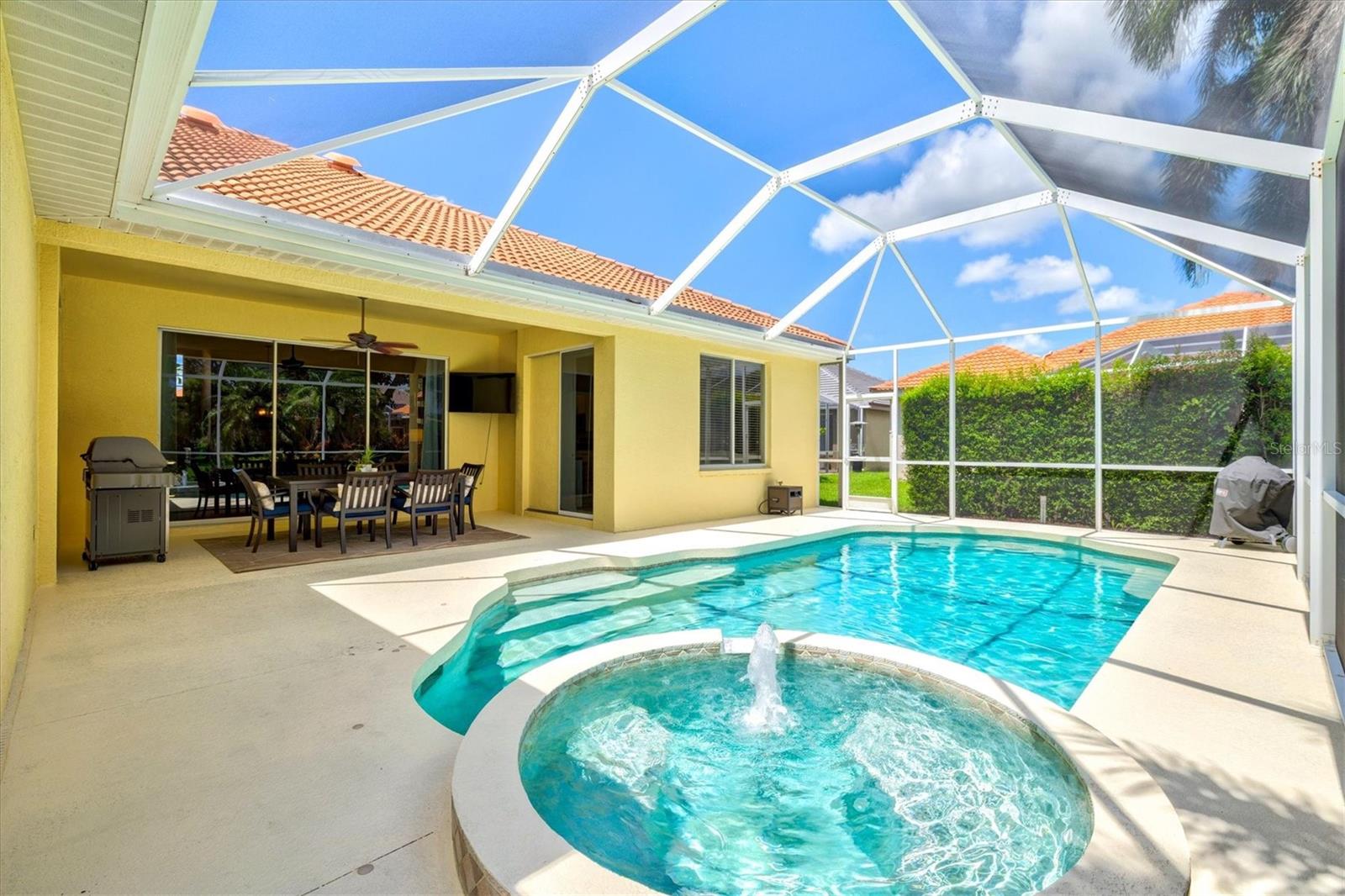 THE HAMPTONS - Residential