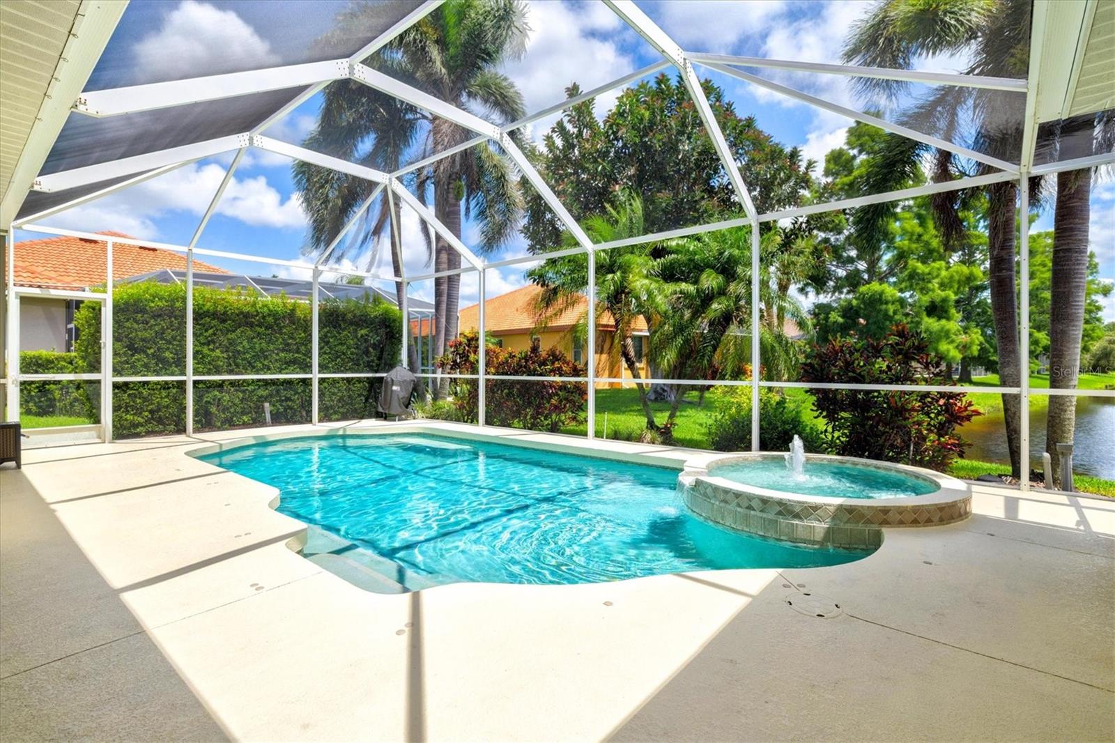 THE HAMPTONS - Residential