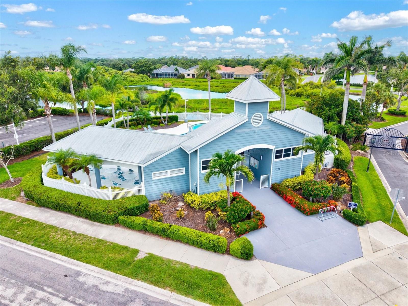 THE HAMPTONS - Residential