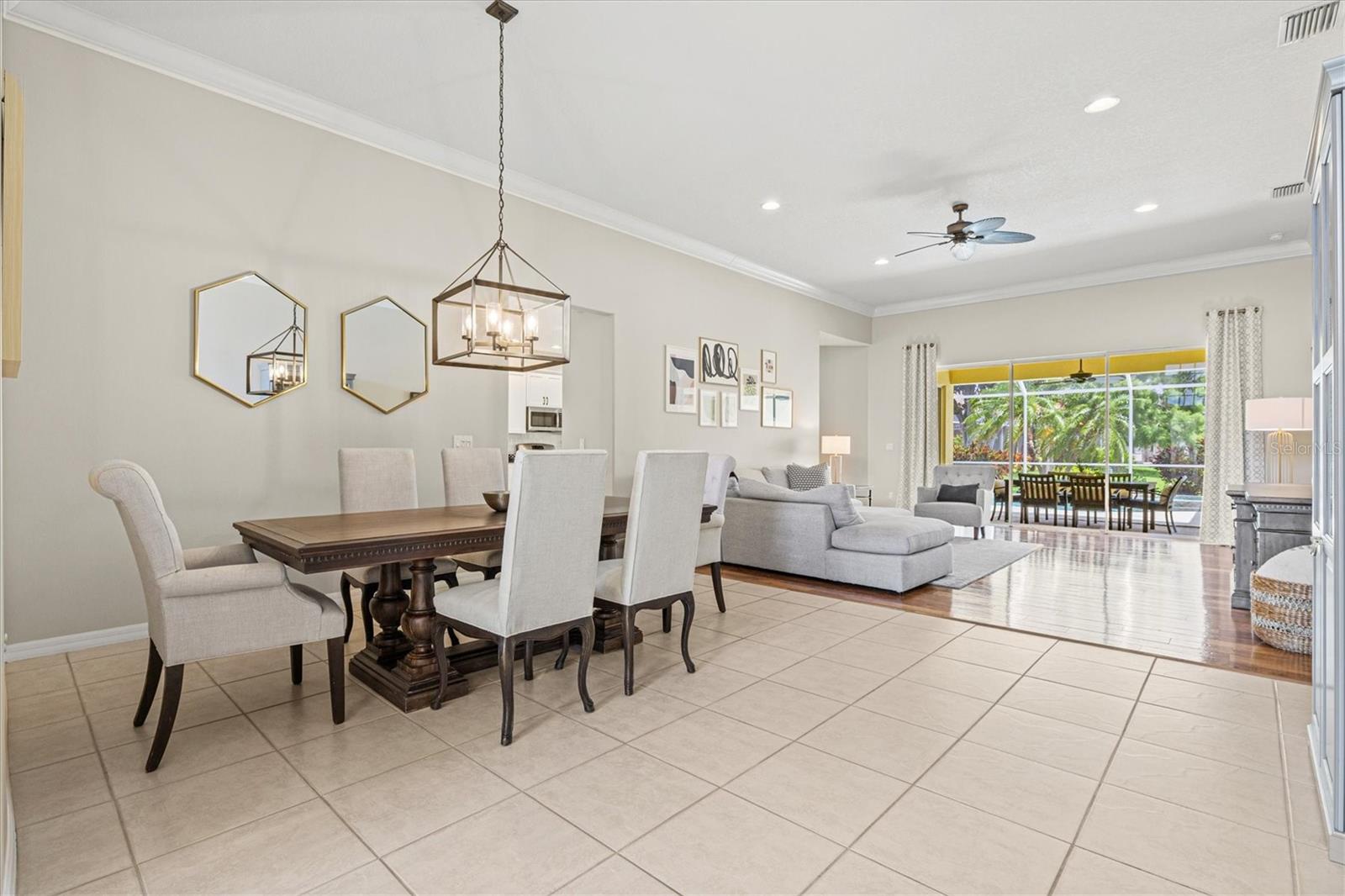 THE HAMPTONS - Residential