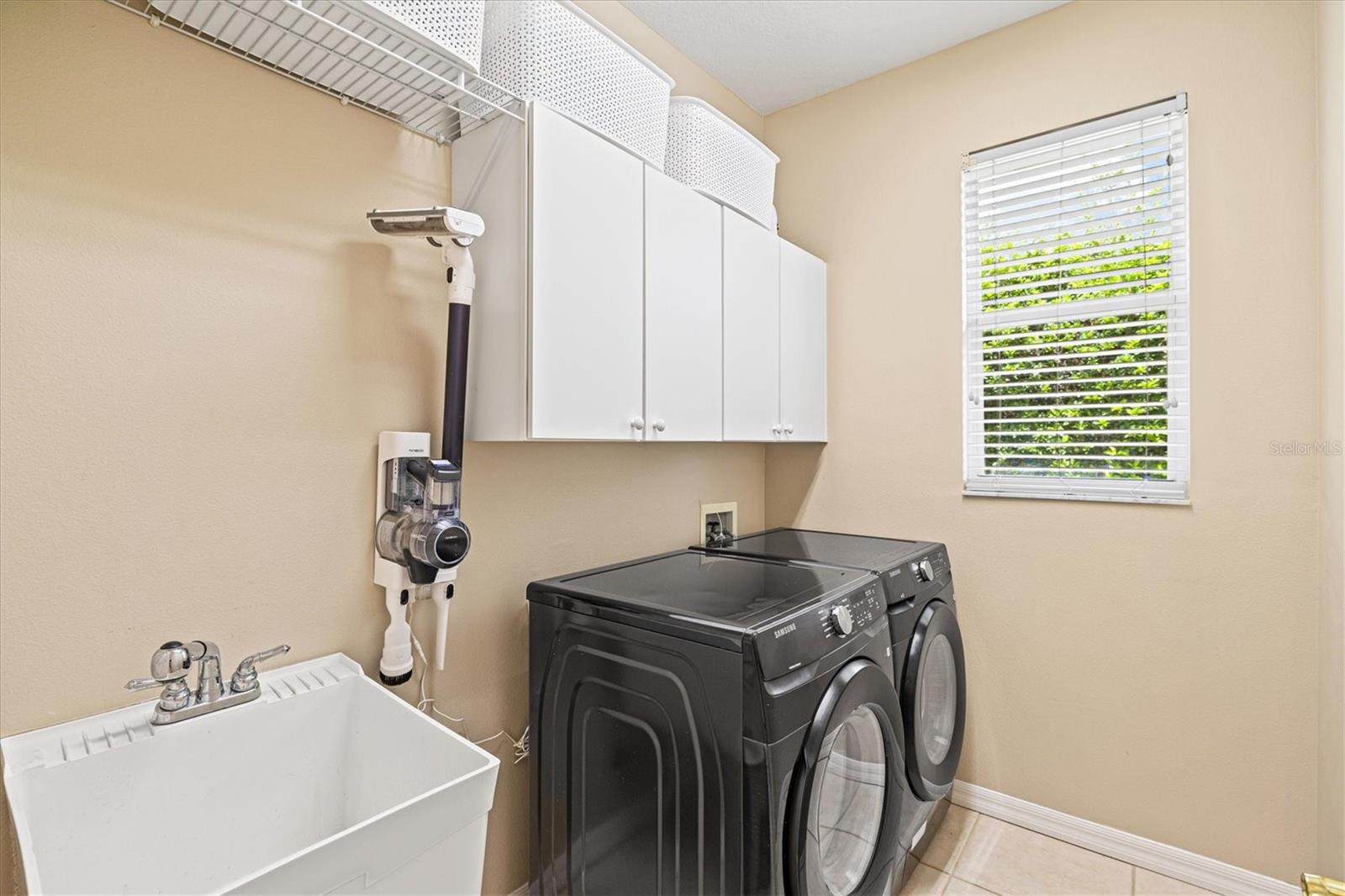 THE HAMPTONS - Residential