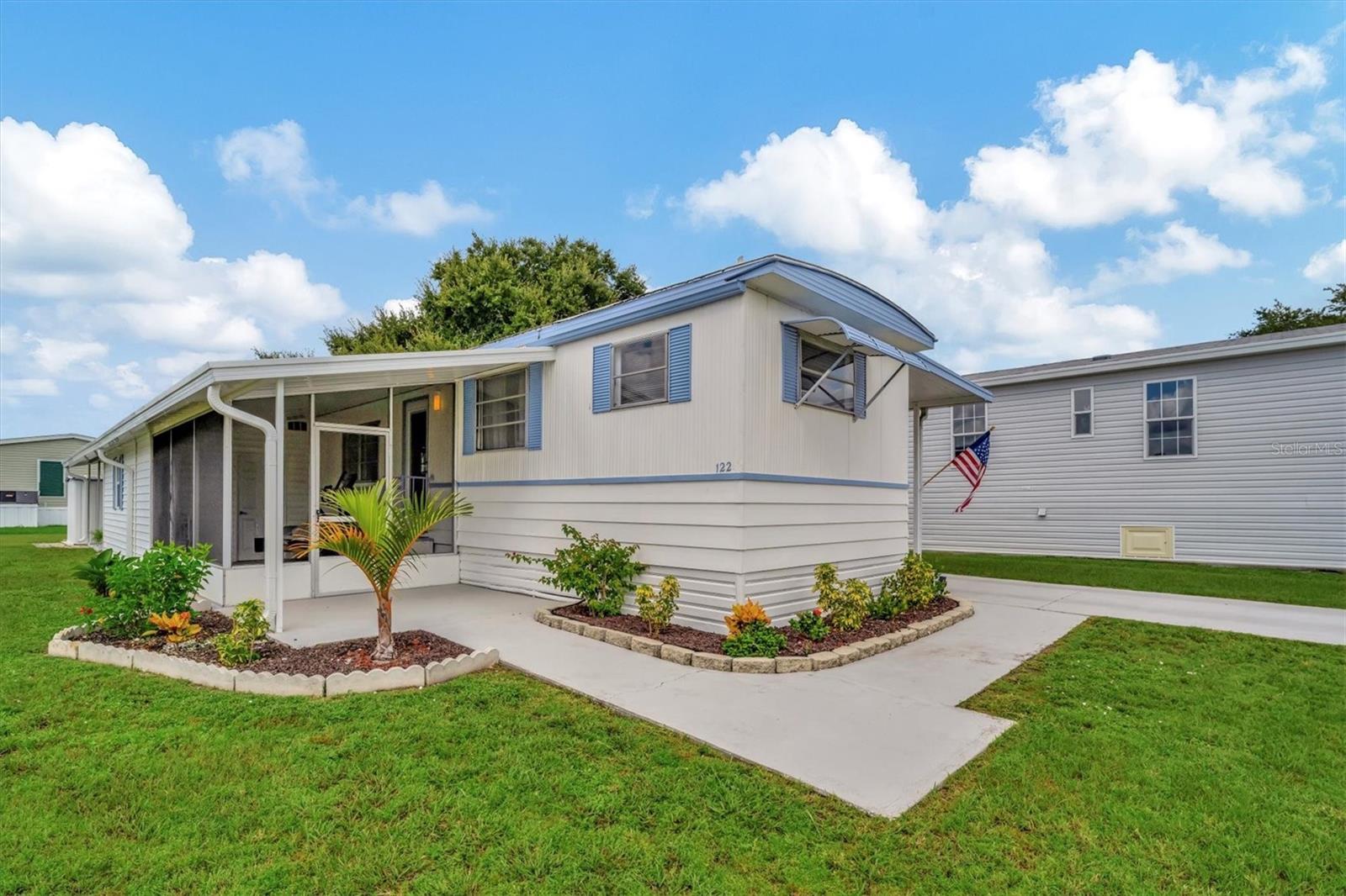 122 E SAINT ANNES CIRCLE