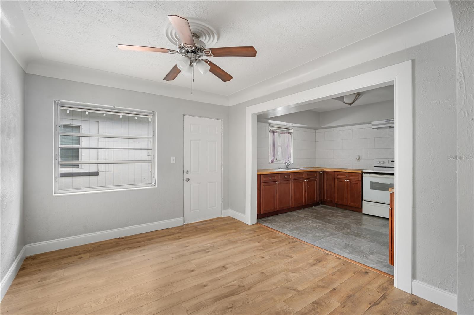 PRATHERS FIFTH ROYAL - Residential Lease