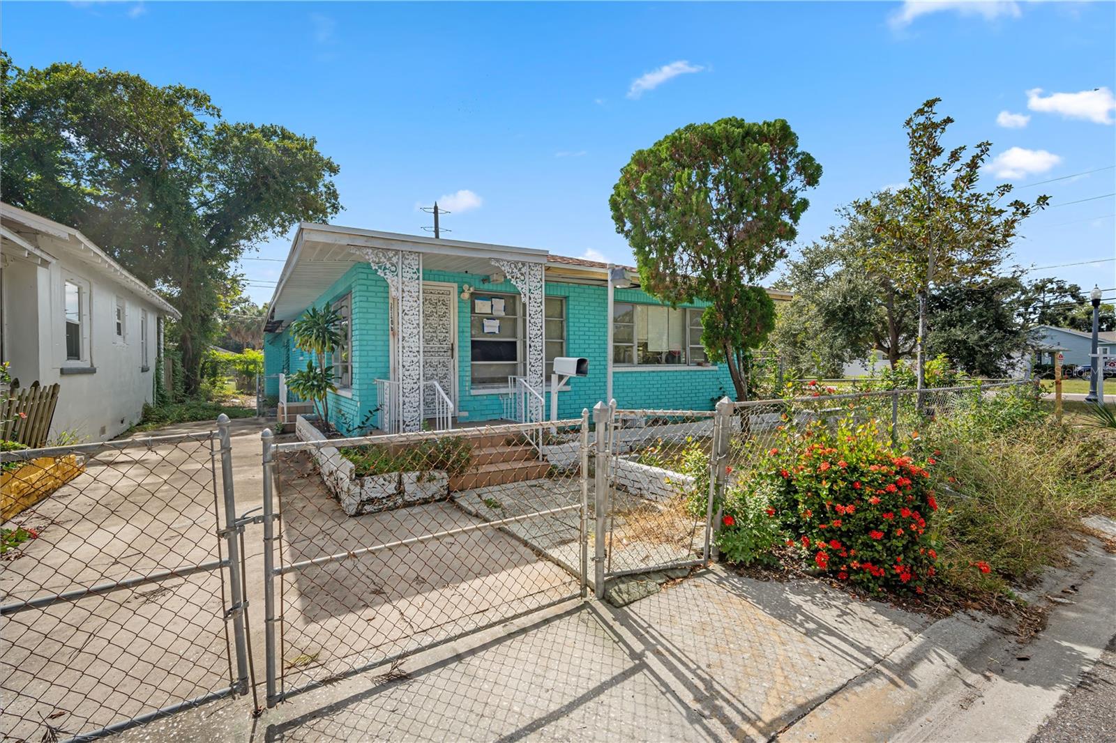 PRATHERS FIFTH ROYAL - Residential Lease