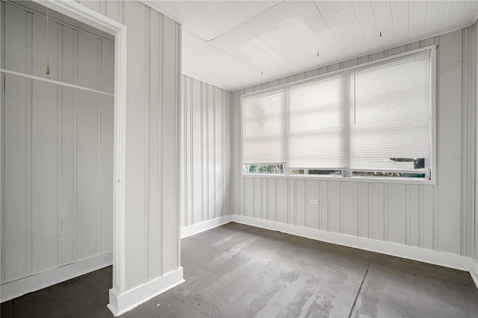 PRATHERS FIFTH ROYAL - Residential Lease