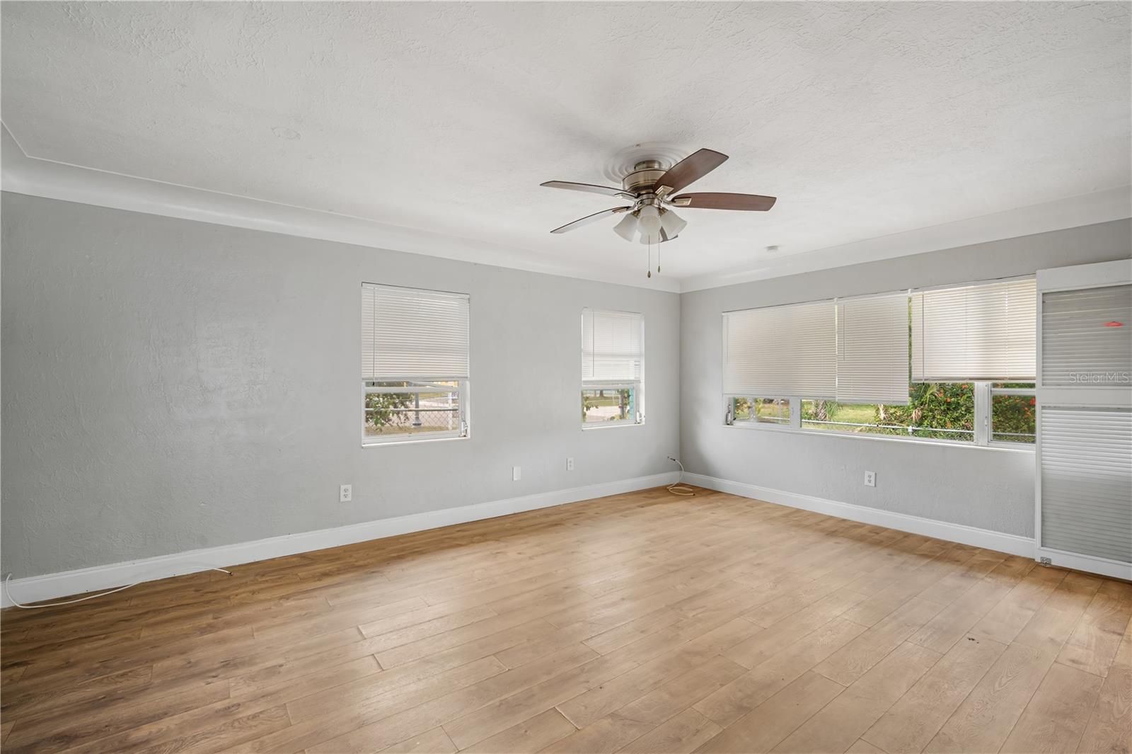 PRATHERS FIFTH ROYAL - Residential Lease