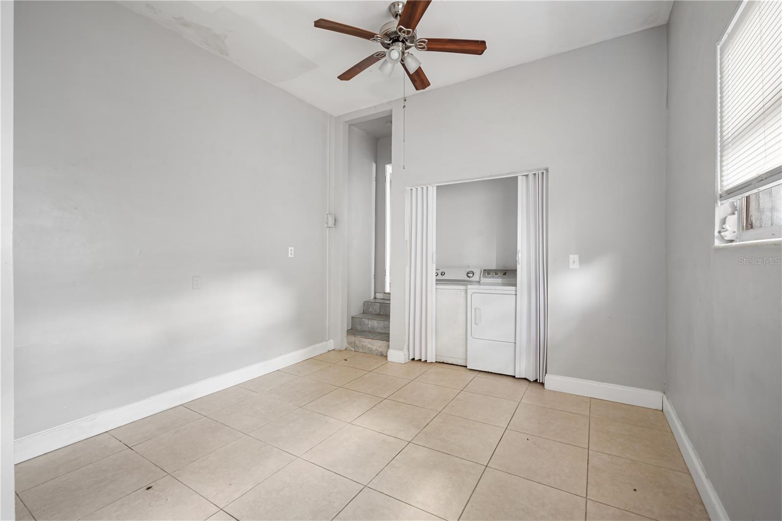 PRATHERS FIFTH ROYAL - Residential Lease