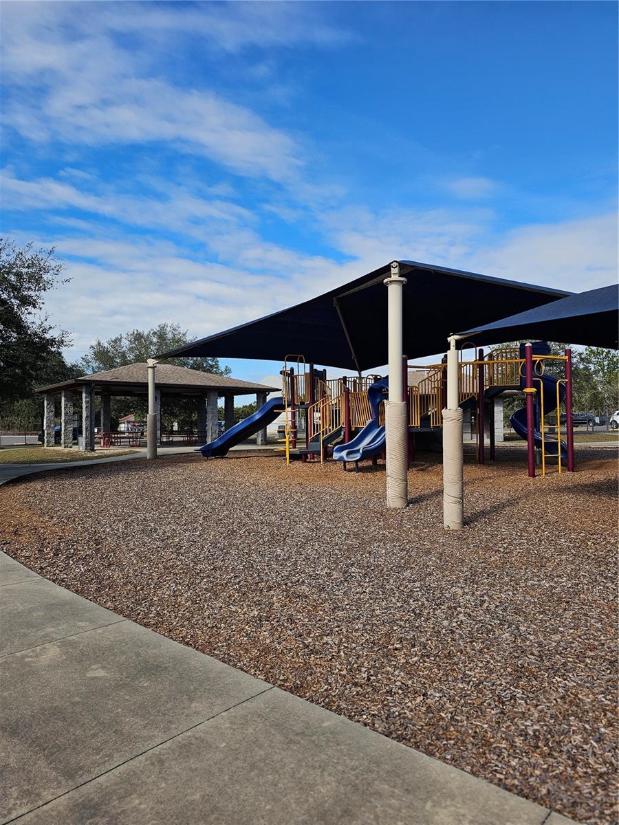 RAINBOW LAKES ESTATES - Land