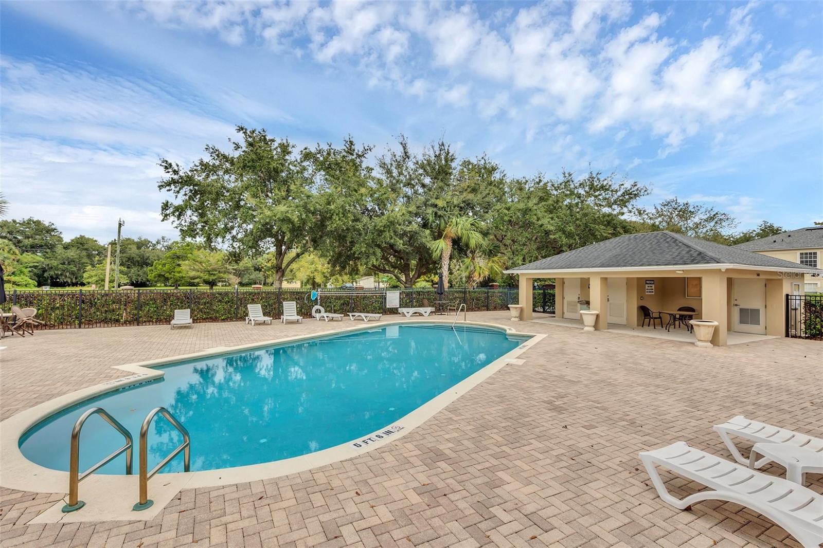 AMBERLEE TWNHMS - Residential